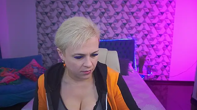 Snapshot of CrystalVibe chatting on May 31, 5:37 am CrystalVibe online show from May 31, 5:37 am