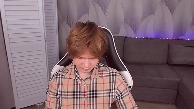 RowanScarlett online show from January 8, 9:06 pm