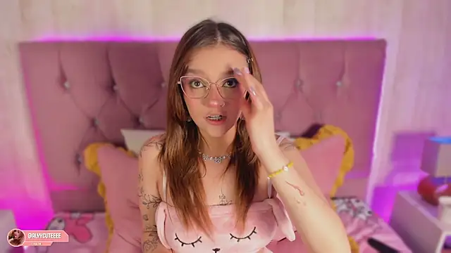 alyy cut3 online show from April 16, 9:39 pm