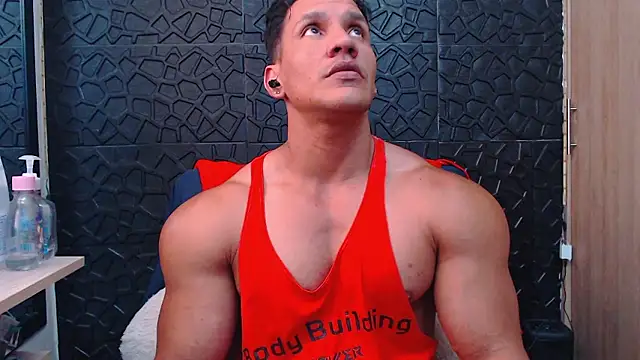 Snapshot of viktor_herrera chatting on January 10, 3:47 pm viktor herrera online show from January 10, 3:47 pm