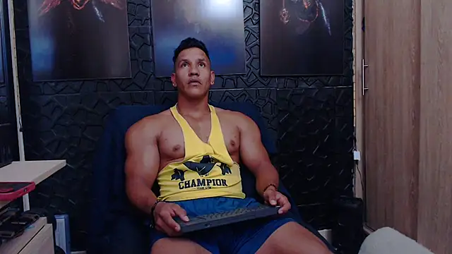Snapshot of viktor_herrera chatting on June 25, 6:56 pm viktor herrera online show from June 25, 6:56 pm
