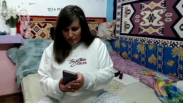 Adelinemilf online show from April 10, 12:32 pm