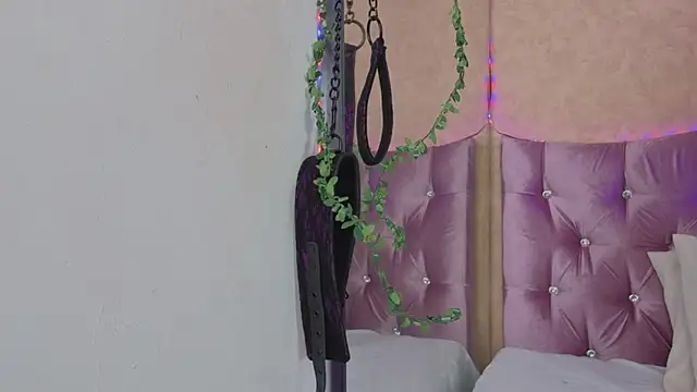 Missy 22  online show from March 18, 1:58 pm