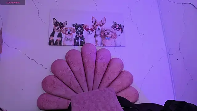 Snapshot of Violett_hott_ chatting on January 7, 12:51 pm Violett hott online show from January 7, 12:51 pm