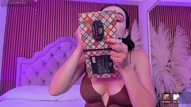 Violett hott  online show from February 13, 12:56 pm