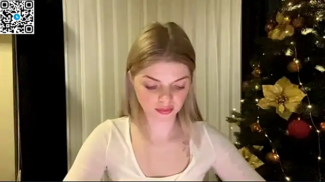 Sweet Sinn  online show from January 9, 9:05 pm