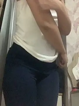 Snapshot of NaaRo-1 chatting on February 8, 10:35 pm NaaRo-1 online show from February 8, 10:35 pm