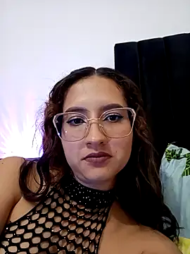 Snapshot of Sun_pussyhard chatting on January 7, 1:30 am Sun pussyhard online show from January 7, 1:30 am