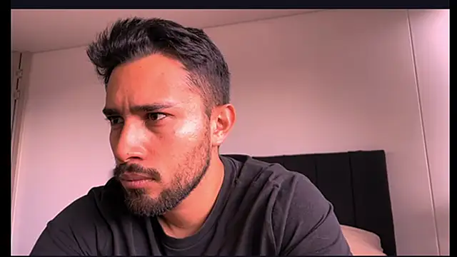 Snapshot of axell_torrez chatting on January 13, 8:25 pm axell torrez online show from January 13, 8:25 pm