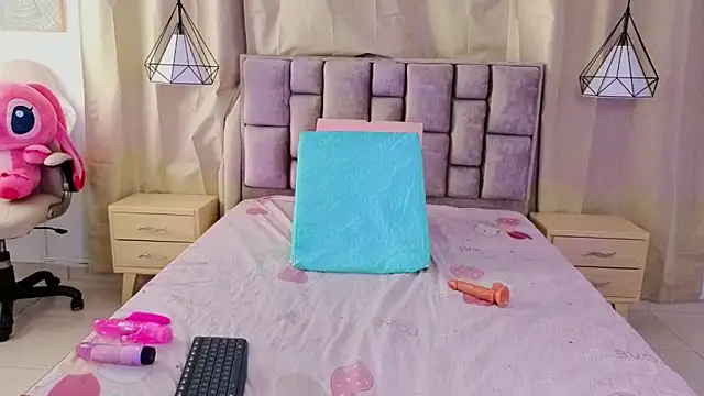 scarlettjohnson  online show from March 10, 1:05 pm