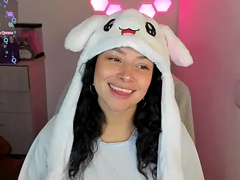 emillyaqua online show from February 3, 10:15 pm