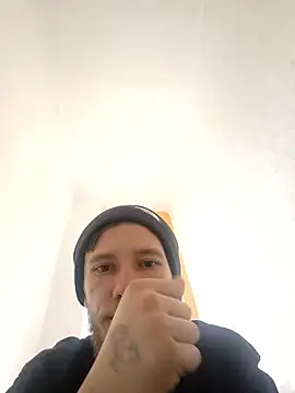 Snapshot of Andreas2335 chatting on January 7, 9:56 am Andreas2335 online show from January 7, 9:56 am