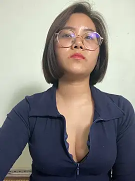 lunababycute online show from January 17, 12:54 pm