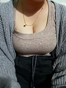 Tulip Giang online show from January 11, 3:39 pm