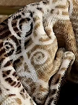 Love Sweat5 online show from January 8, 5:21 am