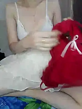 Snapshot of -Nicole-e chatting on January 14, 1:22 am -Nicole-e online show from January 14, 1:22 am