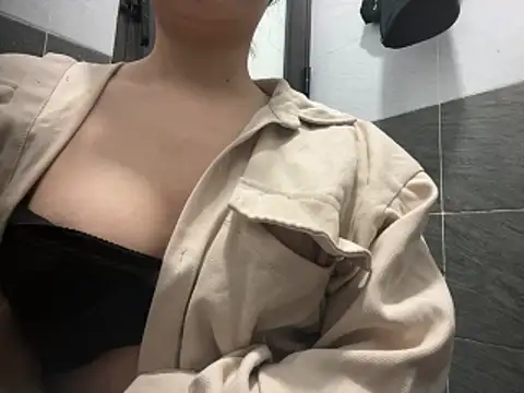 -Holly-y online show from January 6, 8:40 am