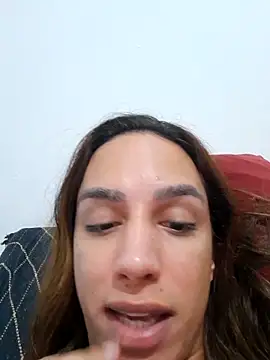 ofjuliaa online show from March 16, 5:44 am