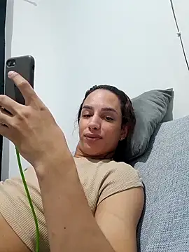 Snapshot of ofjuliaa chatting on April 19, 12:54 am ofjuliaa online show from April 19, 12:54 am