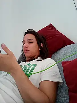 Snapshot of ofjuliaa chatting on May 1, 2:54 pm ofjuliaa online show from May 1, 2:54 pm