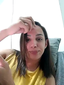 Snapshot of ofjuliaa chatting on May 7, 3:34 am ofjuliaa online show from May 7, 3:34 am