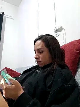 Snapshot of ofjuliaa chatting on May 14, 12:56 pm ofjuliaa online show from May 14, 12:56 pm