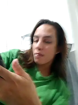 Snapshot of ofjuliaa chatting on May 16, 8:33 am ofjuliaa online show from May 16, 8:33 am