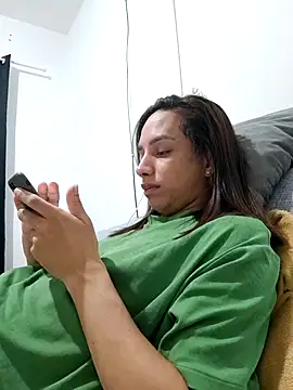 Snapshot of ofjuliaa chatting on May 20, 7:47 am ofjuliaa online show from May 20, 7:47 am