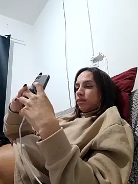 Snapshot of ofjuliaa chatting on May 24, 3:55 am ofjuliaa online show from May 24, 3:55 am