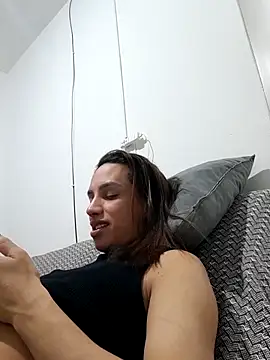 Snapshot of ofjuliaa chatting on May 28, 2:20 am ofjuliaa online show from May 28, 2:20 am