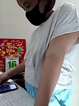 Snapshot of Lyna_sexy24 chatting on March 17, 10:07 am Lyna sexy24 online show from March 17, 10:07 am