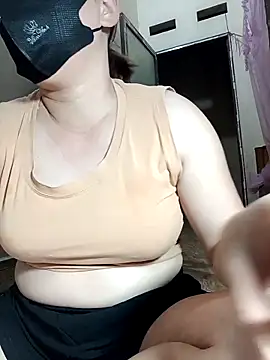 Snapshot of Lyna_sexy24 chatting on April 11, 10:25 pm Lyna sexy24 online show from April 11, 10:25 pm