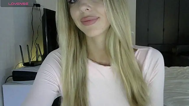 Snapshot of LizaSweetyq chatting on April 24, 11:01 am LizaSweetyq online show from April 24, 11:01 am