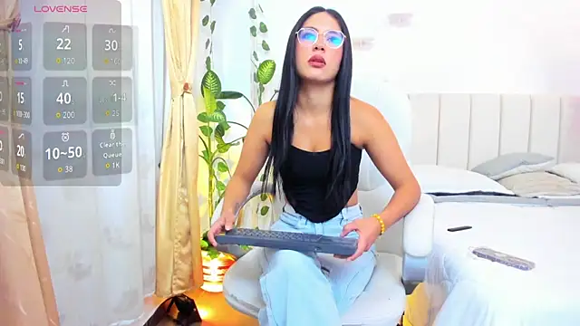 Snapshot of Isa7_ chatting on January 13, 2:00 pm Isa7 online show from January 13, 2:00 pm