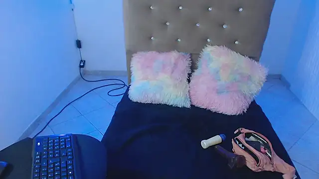 sexy bonnie 18 online show from January 13, 3:50 pm