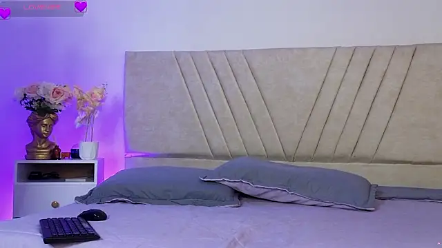 Snapshot of DulceRouss_ chatting on February 11, 11:59 am DulceRouss online show from February 11, 11:59 am