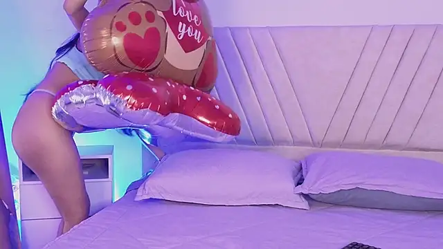 Snapshot of DulceRouss_ chatting on February 15, 3:09 pm DulceRouss online show from February 15, 3:09 pm