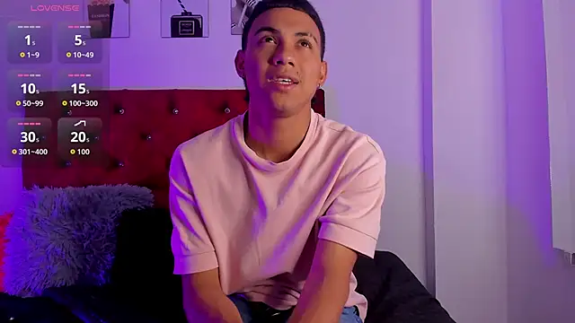 Snapshot of Liamsubtle01 chatting on January 17, 5:16 pm Liamsubtle01 online show from January 17, 5:16 pm