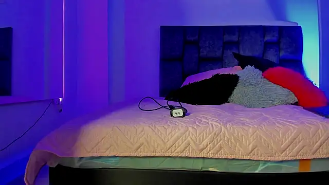 Snapshot of Liamsubtle01 chatting on February 4, 11:16 am Liamsubtle01 online show from February 4, 11:16 am