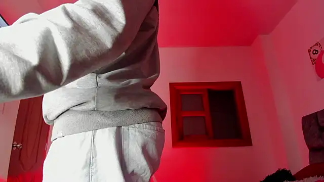 Snapshot of Liamsubtle01 chatting on February 6, 11:13 am Liamsubtle01 online show from February 6, 11:13 am