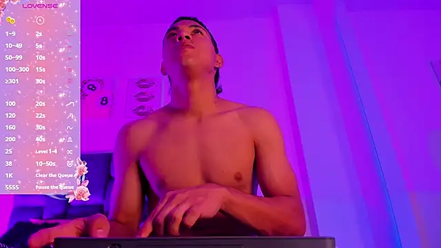 Snapshot of Liamsubtle01 chatting on February 11, 11:04 am Liamsubtle01 online show from February 11, 11:04 am