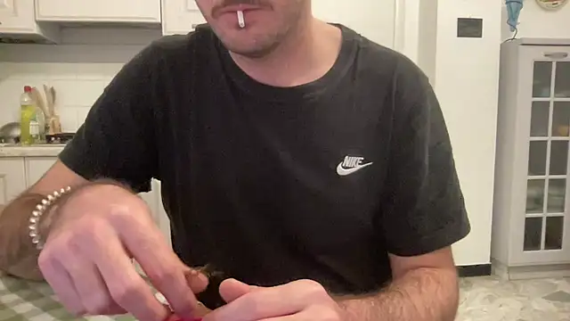 Al0neB0y01 online show from January 7, 9:06 pm