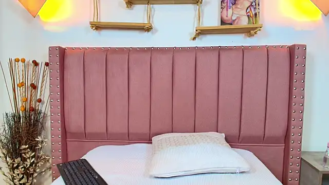 Snapshot of rayito_petal chatting on January 8, 2:08 pm rayito petal online show from January 8, 2:08 pm