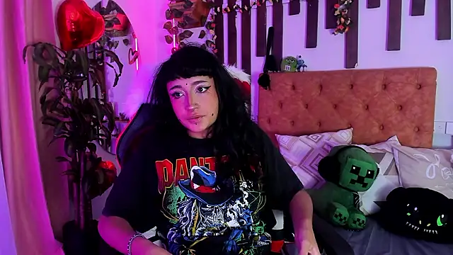 Snapshot of MeowMota_ chatting on March 3, 6:14 pm MeowMota online show from March 3, 6:14 pm