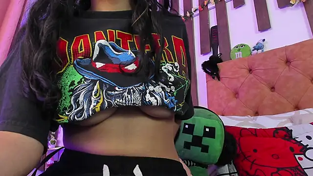 Snapshot of MeowMota_ chatting on March 18, 6:11 pm MeowMota online show from March 18, 6:11 pm