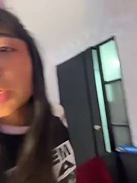 Snapshot of MeowMota_ chatting on April 1, 7:00 pm MeowMota online show from April 1, 7:00 pm