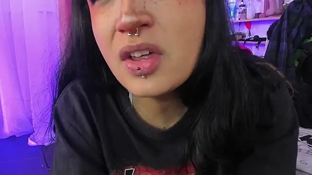 Snapshot of MeowMota_ chatting on April 8, 6:08 pm MeowMota online show from April 8, 6:08 pm