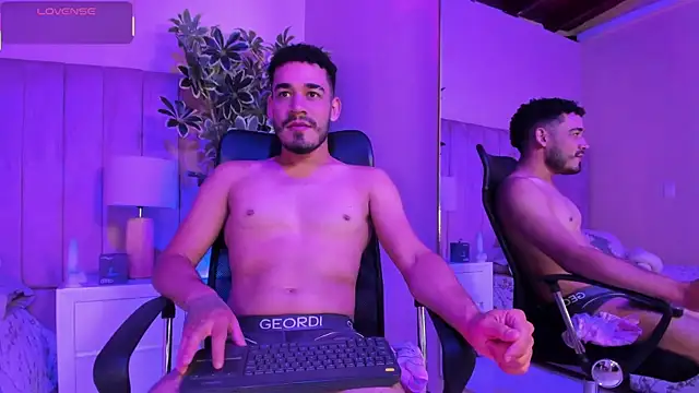 Snapshot of aries_unbound chatting on January 12, 12:54 pm aries unbound online show from January 12, 12:54 pm