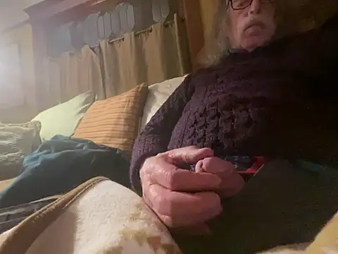 Snapshot of LickYourYoni chatting on February 3, 6:40 am LickYourYoni online show from February 3, 6:40 am