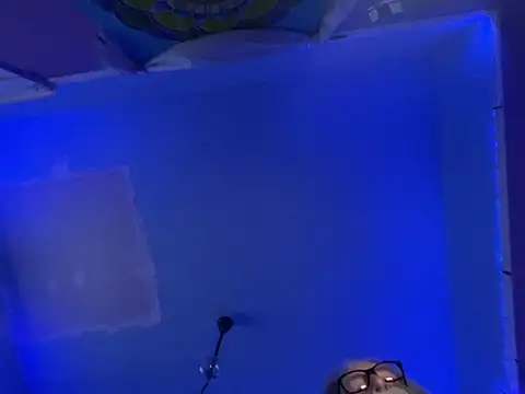 Snapshot of LickYourYoni chatting on February 18, 3:19 pm LickYourYoni online show from February 18, 3:19 pm